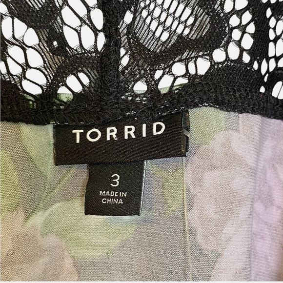NWT Torrid Plus Size 3 (22/24) SS Black Purple Skull Floral Lace Top - Picture 5 of 7